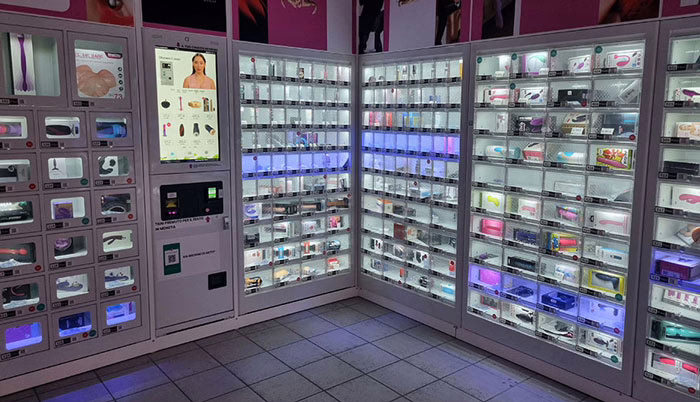 Locker automatici nel sex shop Kattiva Rimini aperto 24h